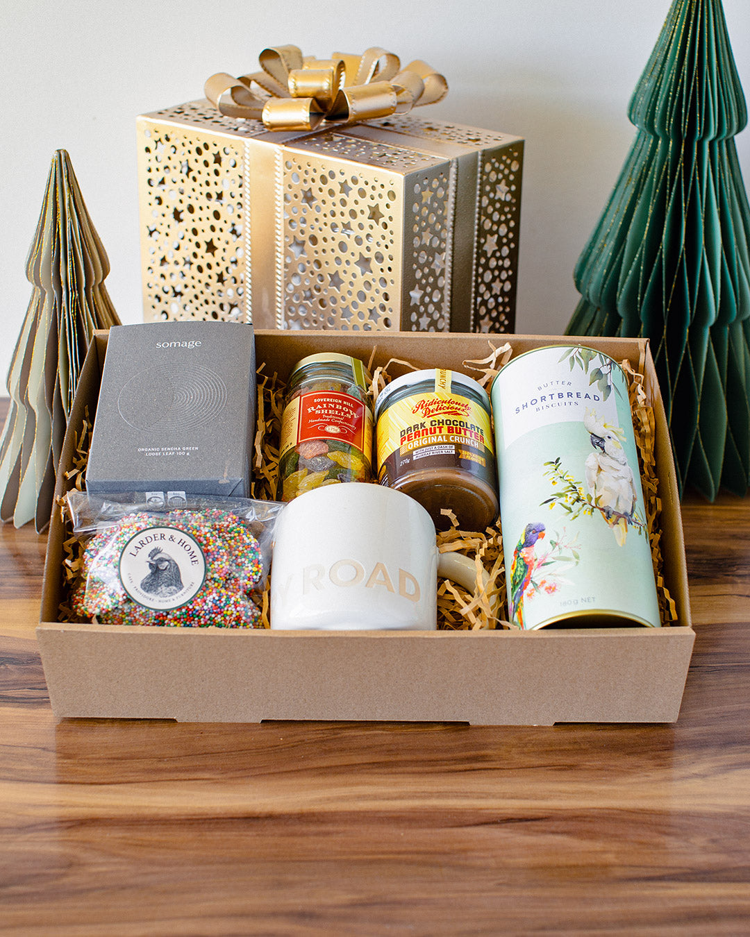 Tea & Treats – Medium Christmas Gift Hamper