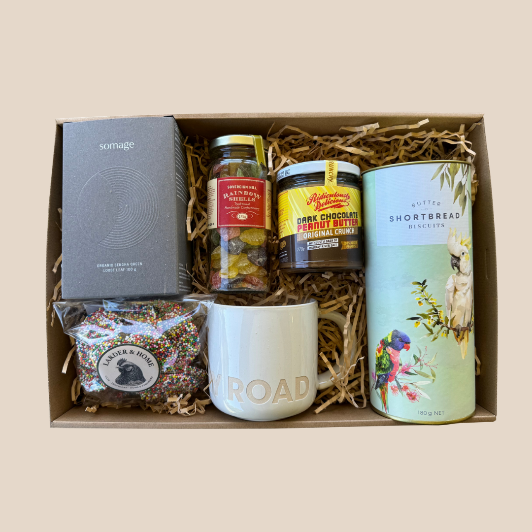 Tea & Treats – Medium Christmas Gift Hamper